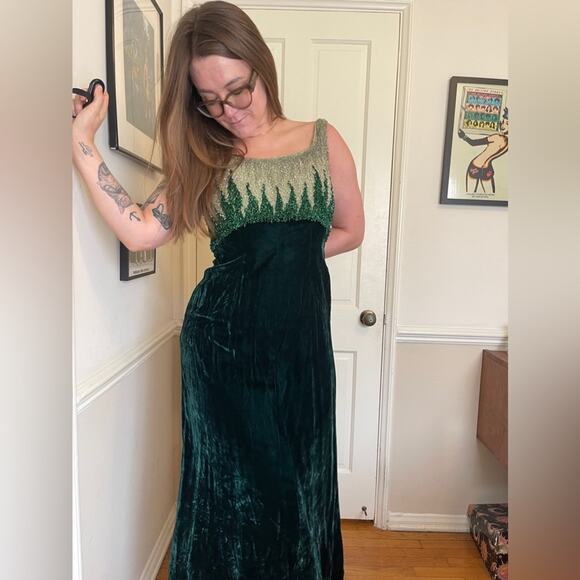 60s Vintage Green Velvet Wiggle Dress with Beaded Bodice - Picture 2 of 12